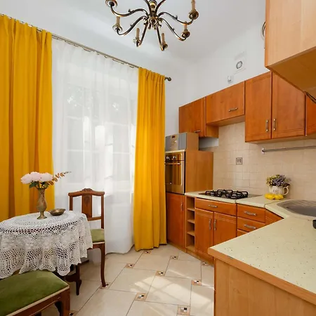 Cozy Near The New Town Square By Renters