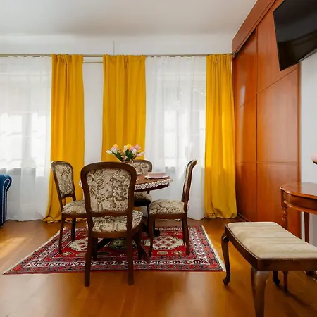 Cozy Near The New Town Square By Renters *