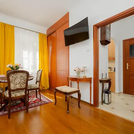 Apartamento Cozy Near The New Town Square By Renters